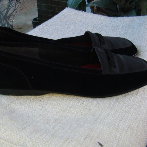 Enzo Angiolini Black Velvet Victorian Edwardian courtesan flat shoes, size 8.5 - Picture 2 of 8